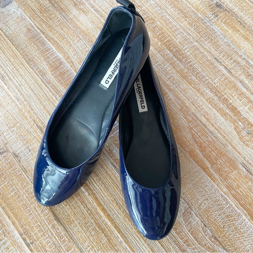 KARL LAGARFELD Navy Patent Leather Flats - listed in shoe size 8, 38.5 Euro.